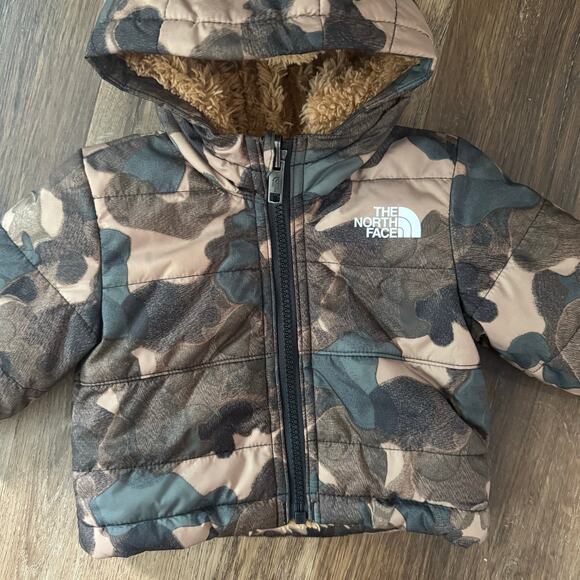 The North Face Reversible Mt Chimbo Full Zip Hooded Insulated Jacket in Camo - Picture 3 of 9